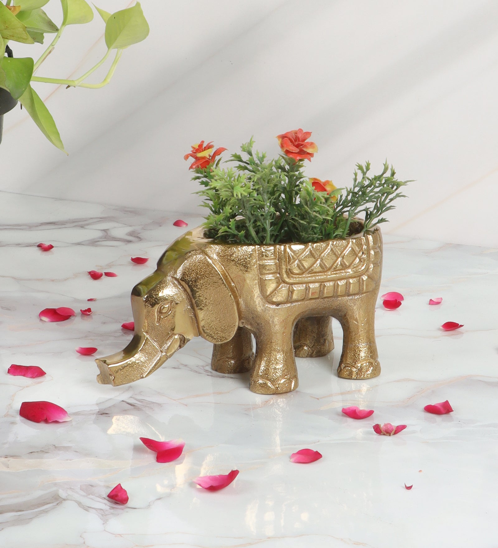 Aluminium Elephant Shaped Flower Vase, Metal Elephant Showpiece